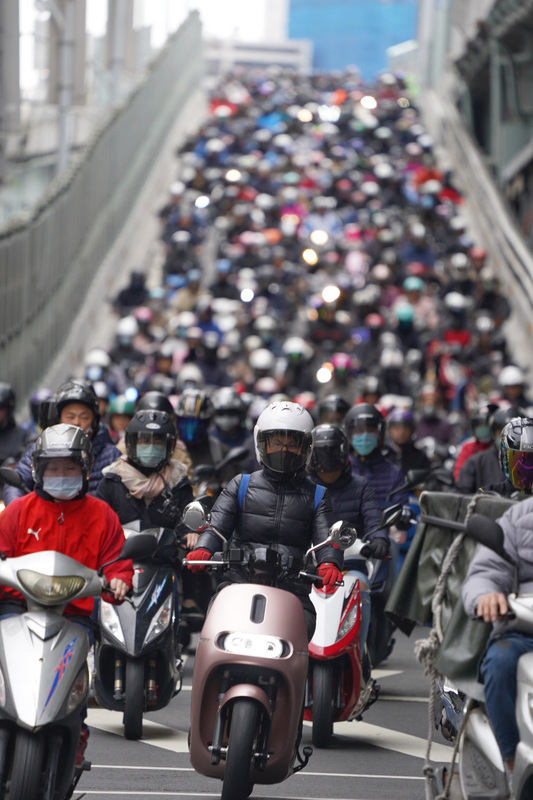 Air Terjun Motosikal di Jambatan Taipei