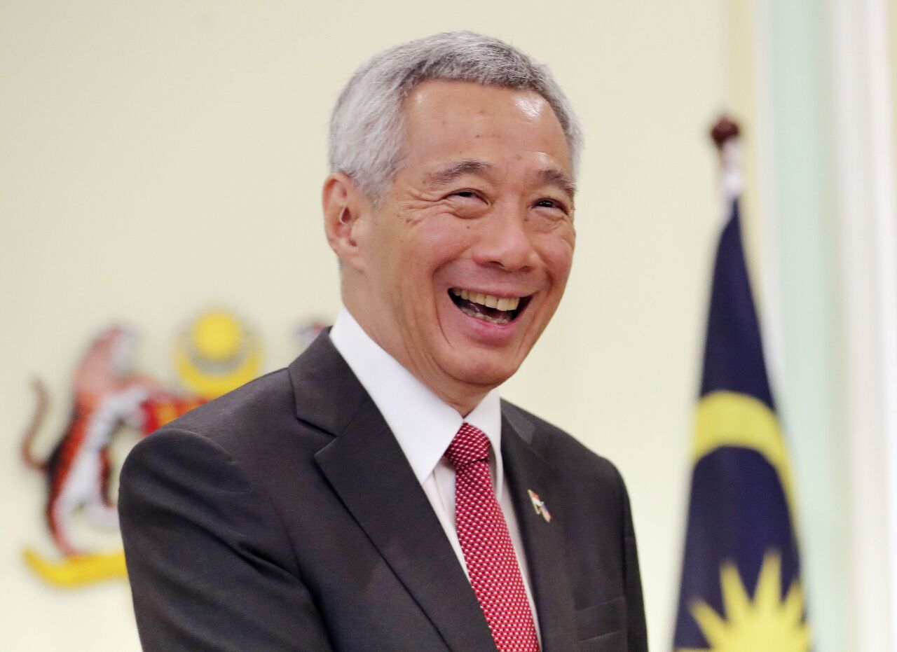 Lee Hsien Loong menyerah jawatan kepada Lawrence Wong pada 15 Mei.