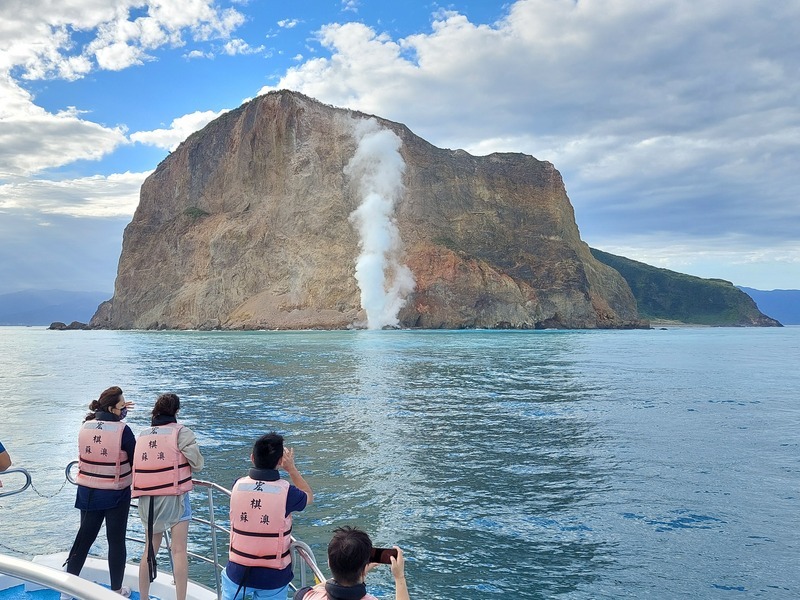 Pulau Guishan akan dibuka mendarat ke pulau mulai Bulan Mac. Pakej perlancongan menambah [lawatan ekologi lautan biru] dan [lawatan menonton kelip-kelip hijau]