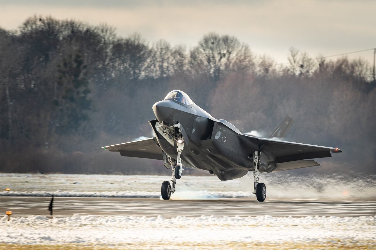 Mahkamah menolak permintaan menghalang kerajaan Belanda membekali komponen pesawat pejuang F-35 ke Israel.
