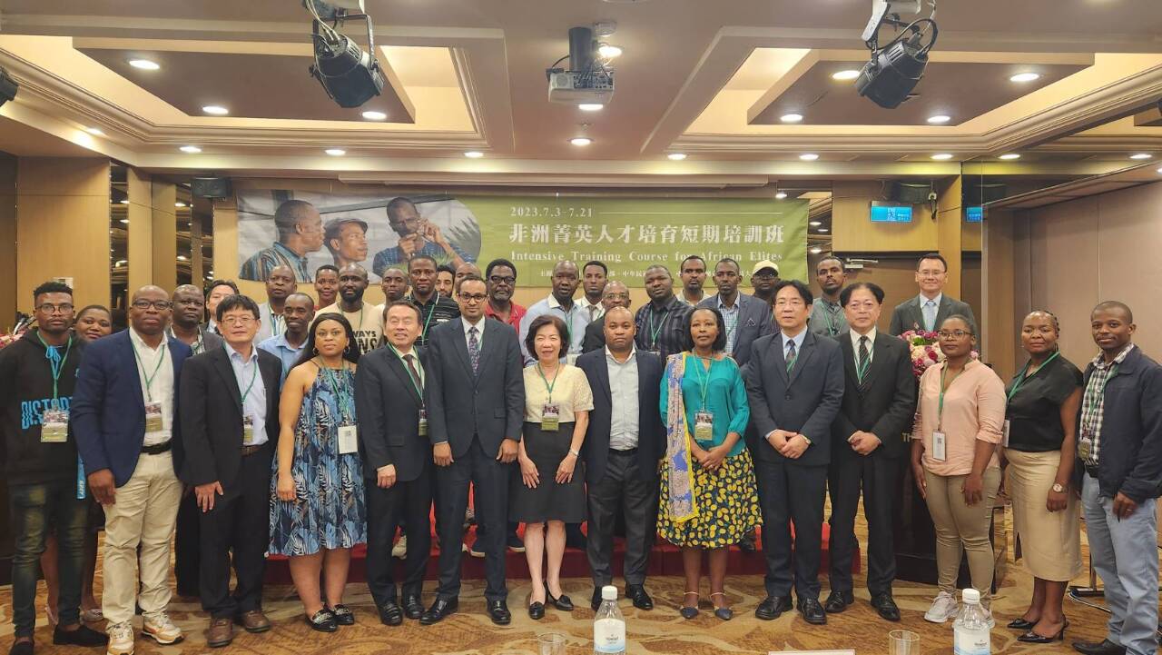 Pemuda Elit Afrika datang ke Taiwan belajar dalam bidang pertanian fokus ramah alam sekitar.