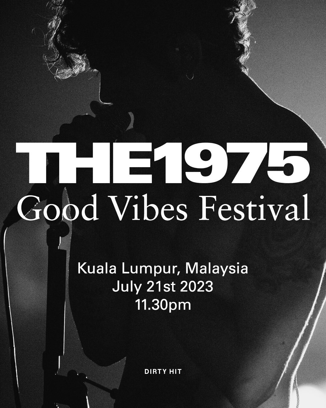 Band di atas pentas mencium anggota band dan mengkritik hukum anti-LGBT, pemerintah Malaysia membatalkan festival musik.