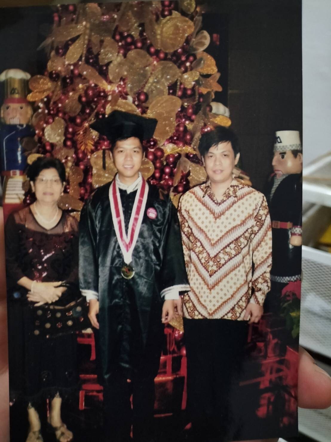 Sumbangan Agus kepada ekonomi Taiwan dapat memberikan rezeki untuk membantu keluarganya.