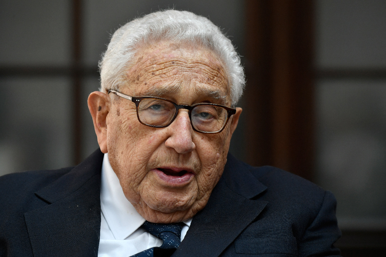 Henry Kissinger meninggal dunia, para sarjana: menandakan berakhirnya era diplomasi rahsia dan pertukaran persendirian antara negara-negara besar.