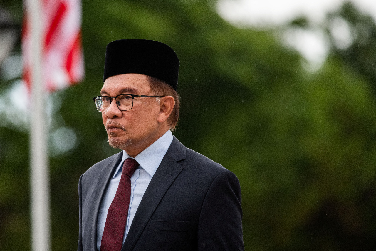 Menghidupkan semula kepercayaan rakyat, Perdana Menteri Malaysia Anwar Ibrahim mengumumkan rombakan besar kabinet.