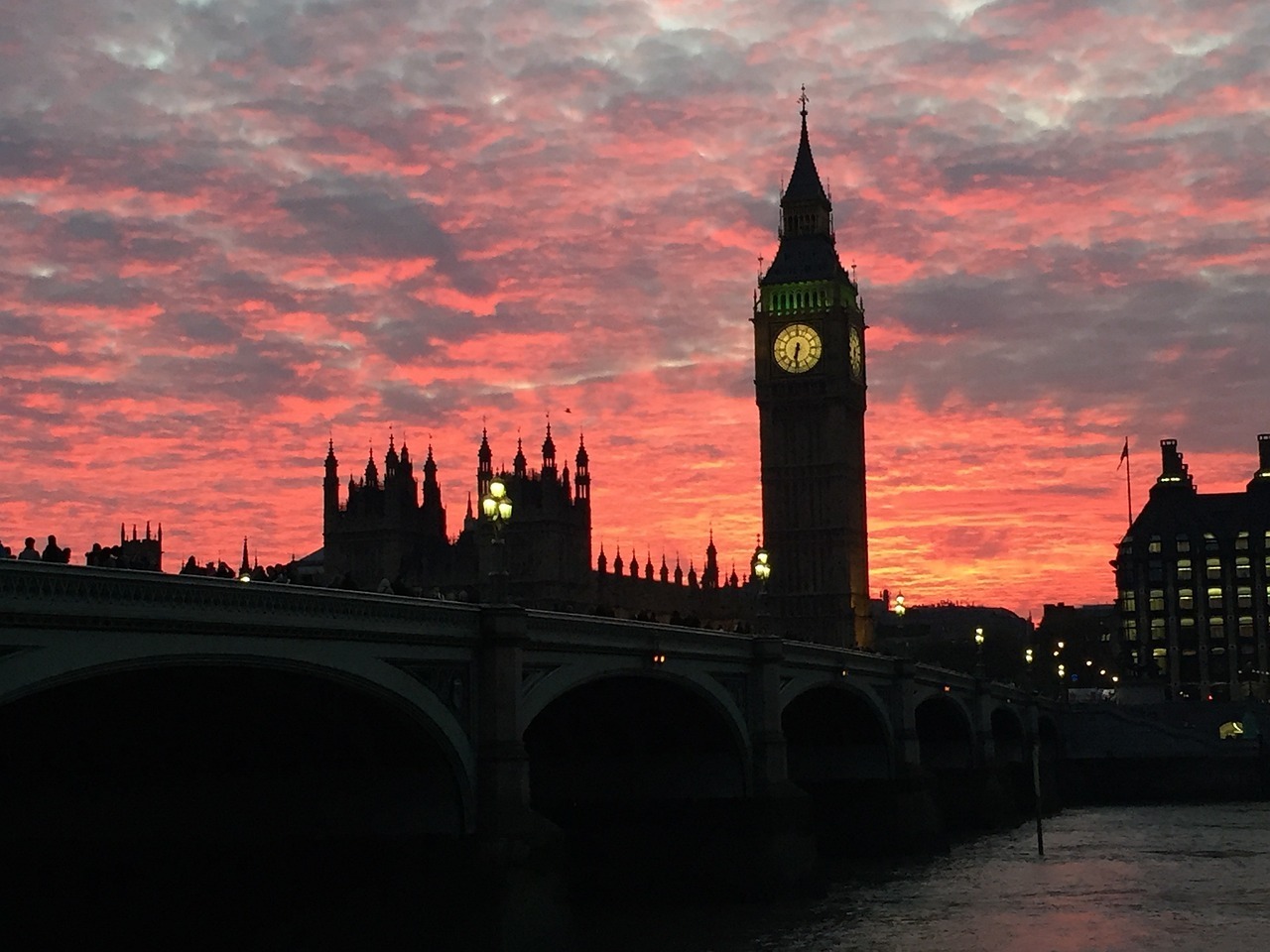 Menara Loceng Big Ben British menyambut  ulang tahun ke-100 Tahun Baru pada tahun 2024