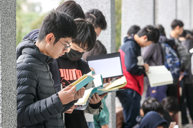 Subjek Bahasa Inggeris GSAT mengenai pembantu AI dan terjemahan teks pilihanraya