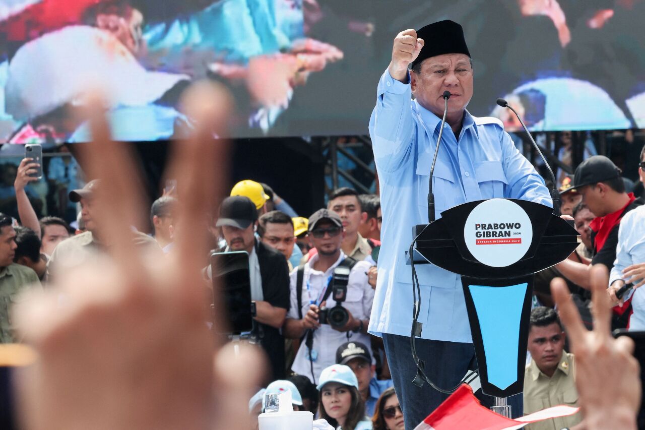 Pada akhir kempen pilihan raya presiden Indonesia, ratusan ribu orang menyertai perhimpunan kempen  masing-masing