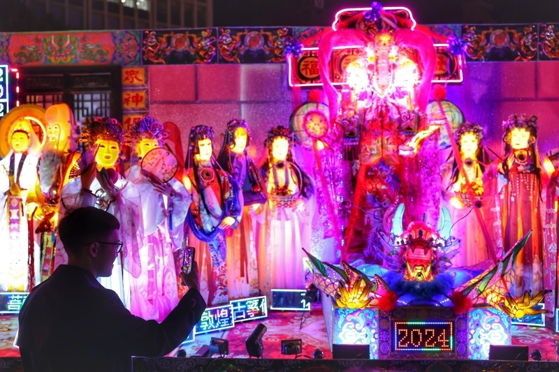 Tanglung berbentuk dewa-dewa mencetuskan perbincangan di Pesta Tanglung Bandaraya Taipei. Pencipta: Ini sering digunakan di tokong kawasan Tengah-Selatan Taiwan.