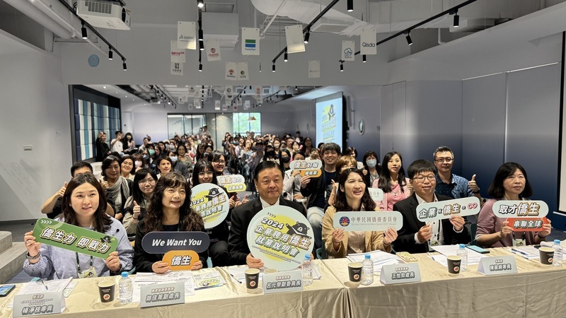 Untuk meningkatkan daya saing Taiwan, OCAC menggalakkan Pelajar Cina luar negara untuk kekal dan mencari pekerjaan di Taiwan