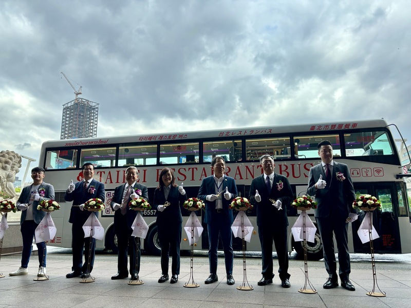 Bas restoran dua tingkat kedua Taipei dilancarkan untuk membantu industri pelancongan