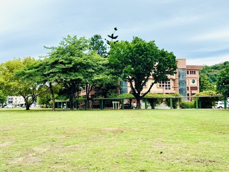 Untuk meningkatkan pembelajaran bebas pelajar, Universiti Tsinghua dan Universiti Yang Ming Chiao Tung mengurangkan semester kepada 16 minggu