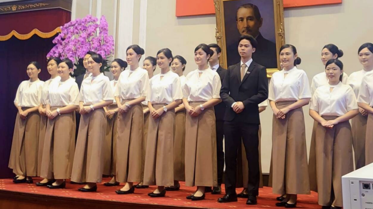 Rekaan Pakaian  untuk Penyambut tetamu untuk Perasmian Presiden 20 Mei: Tidak Tertakluk kepada Autoritarianisme, Kebebasan Bergerak