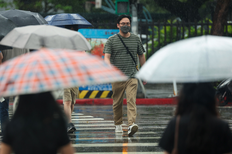 Awas, hujan lebat tempatan pada sebelah petang, 35 darjah Celsius di bahagian tengah dan selatan Taiwan