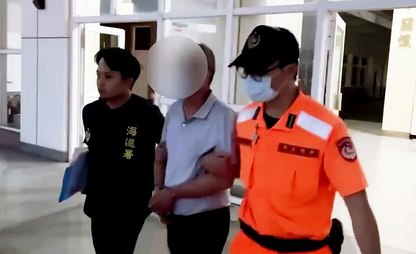 Seorang lelaki China menaiki bot laju menerobos ke Sungai Tamsui, menarik perhatian NHK, media China berdiam diri.