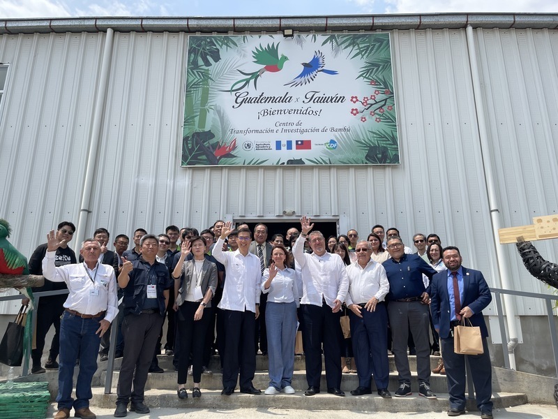 Presiden Guatemala melawat pusat perindustrian buluh Taiwan