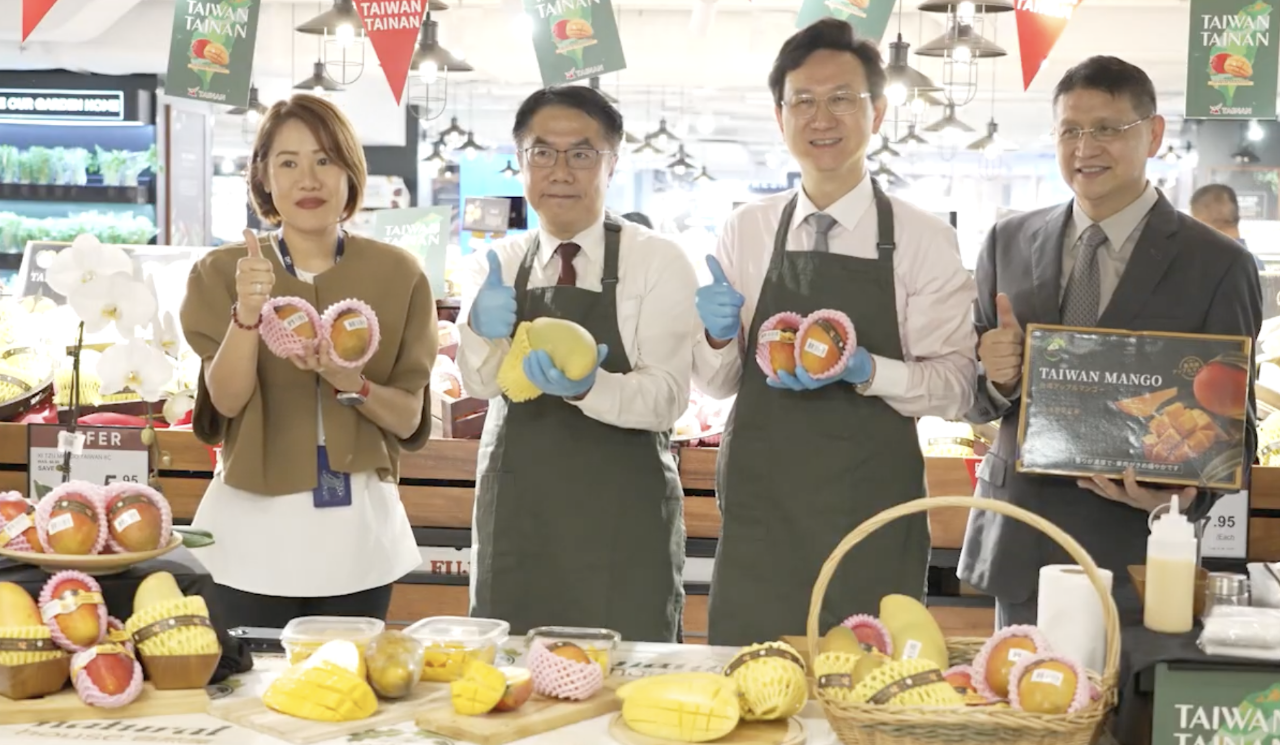 Huang Weizhe(黃偉哲) pergi ke Singapura untuk memasarkan mangga Tainan, dan bilangan tempahan meningkat 6 kali ganda!
