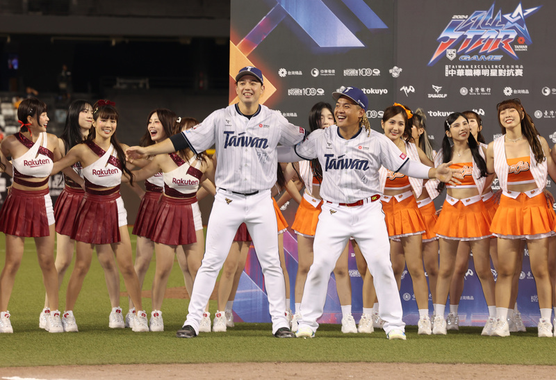 Lebih 33,000 orang memenuhi Dome Taipei pada hari pertama Liga CPBL yang merupakan kumpulan terbesar dalam sejarah
