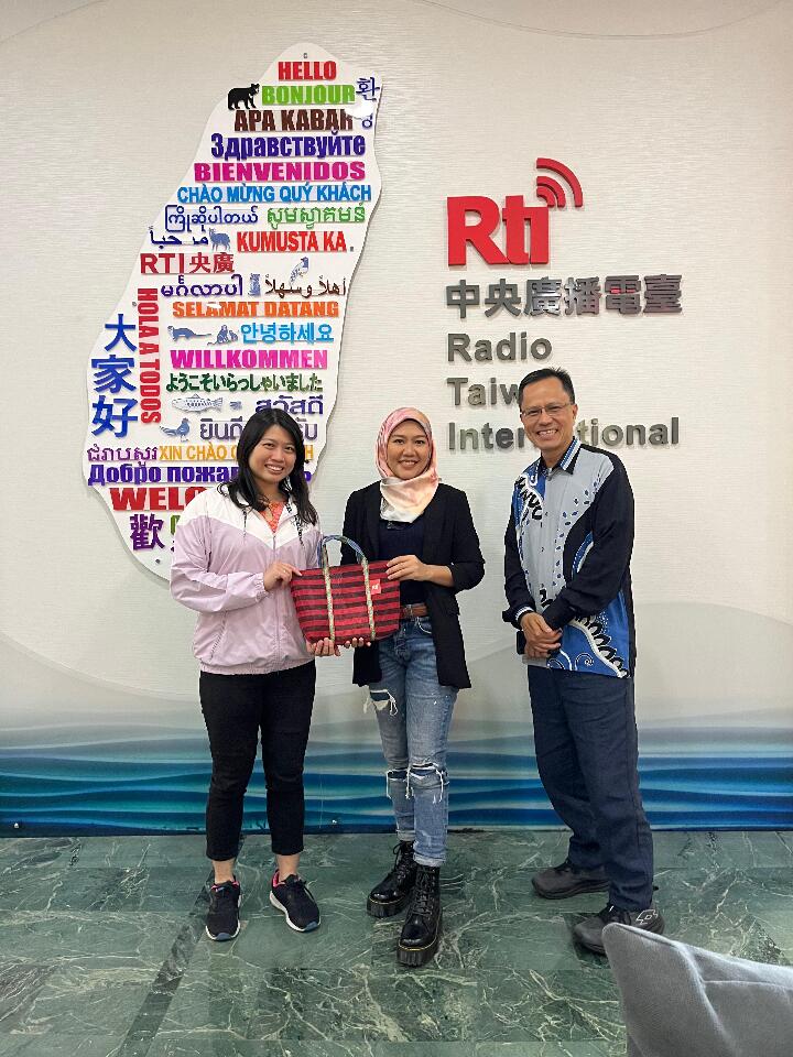 Saudari Azna dengan kepakarannya, berkhidmat di Taiwan sebagai seorang profesional! Jom mendengar pengalaman kehidupan beliau di  Taiwan R.O.C.