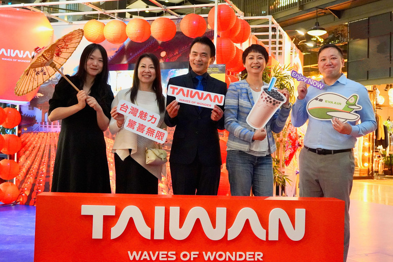 Jenama pelancongan baharu bergerak ke London, dan daya tarikan Jamuan tepi jalan gaya Taiwan(Bando) menarik warga asing untuk berseronok.