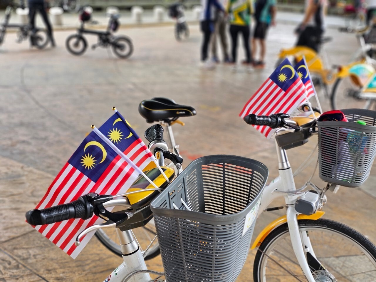 Aktiviti mengayuh basikal menyambut Hari Malaysia.
