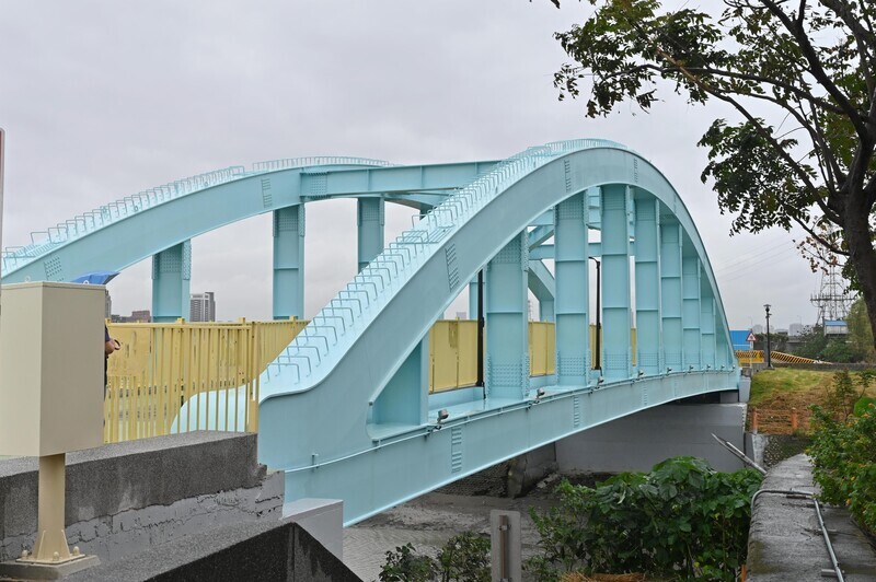 Jambatan Sungai Guanyinkeng di Daerah Wugu, New Taipei City siap, menghubungkan Laluan Basikal Teluk Balizuo