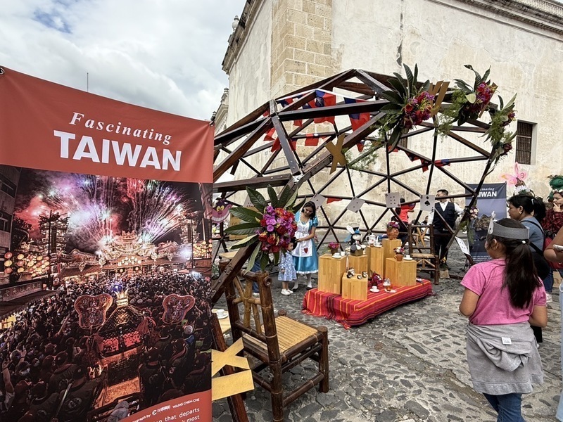 Pesta Bunga di Kota Purba Antigua, Perhiasan Taiwan Menarik Perhatian