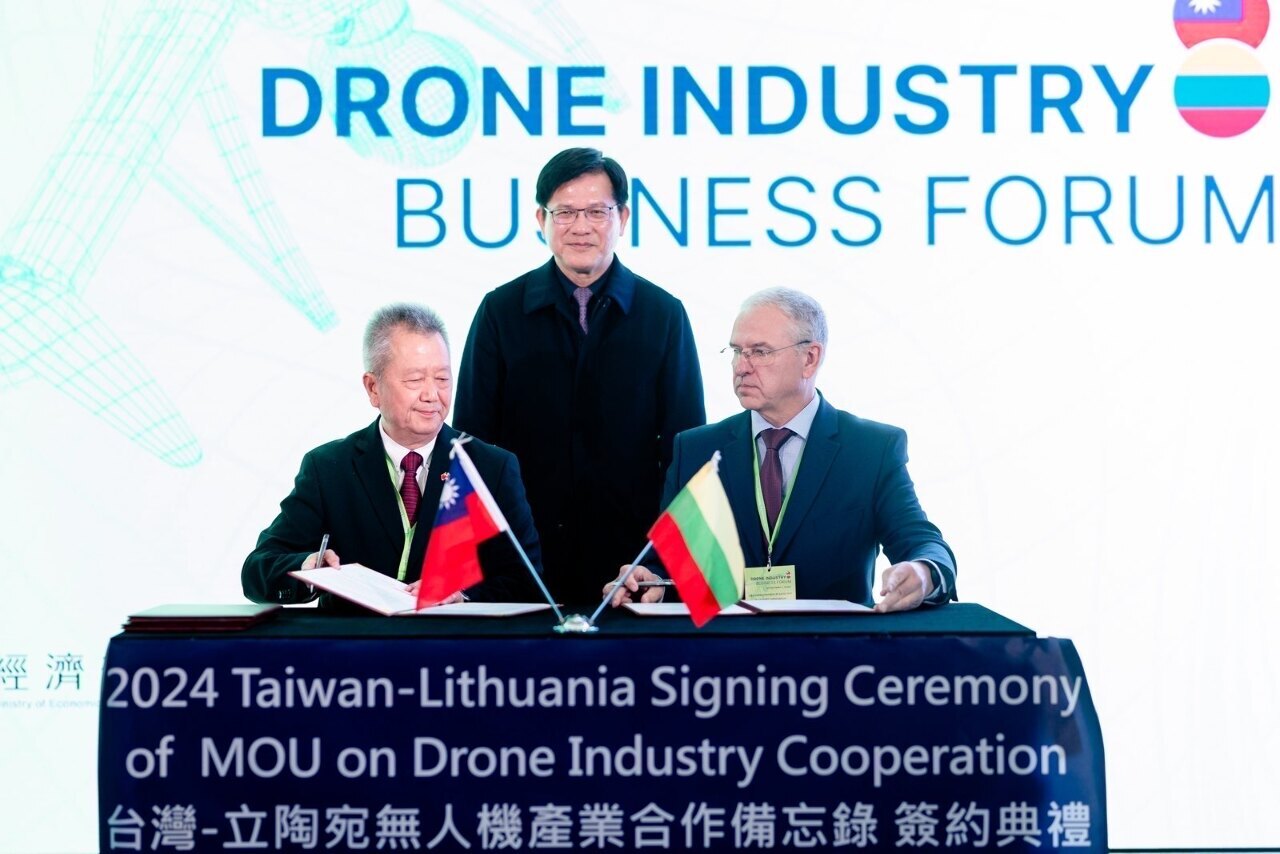 Taiwan Menandatangani Dua Lagi MOU Kerjasama Industri Dron di Lithuania