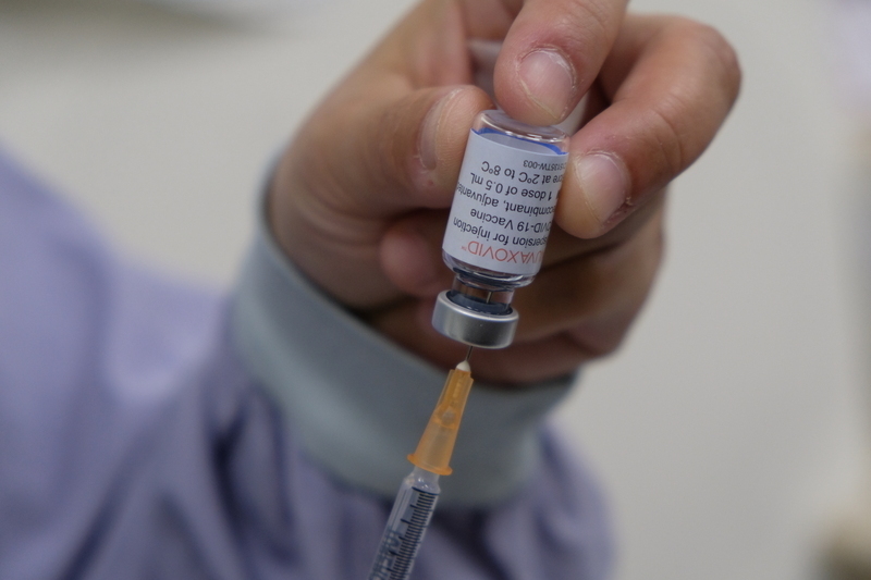 Pakar menggesa orang ramai untuk mendapatkan vaksin terhadap influenza dan COVID