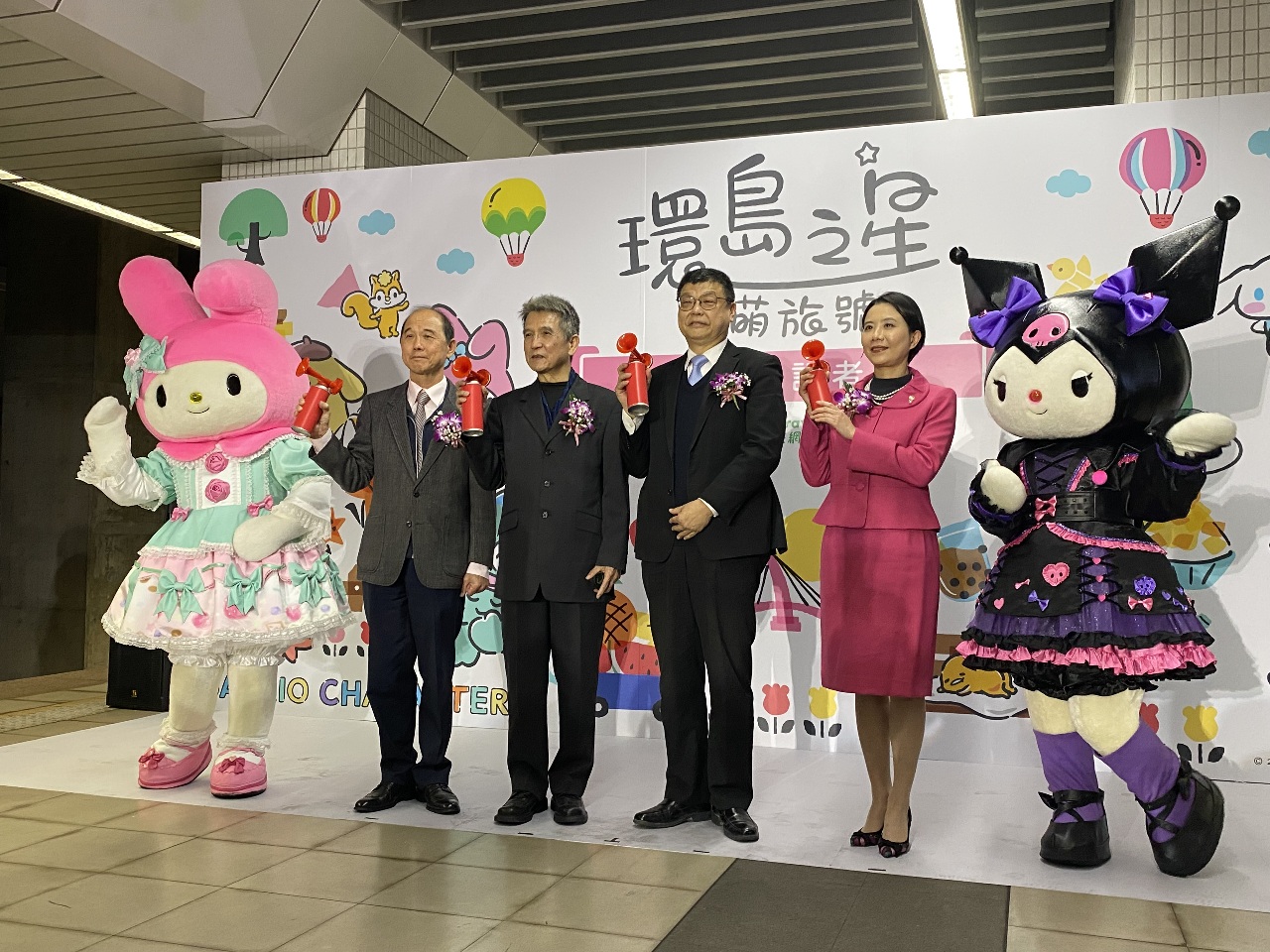 Untuk menarik pelancong antarabangsa, Formosa Express bekerjasama dengan Sanrio untuk melancarkan kereta api dicat baharu