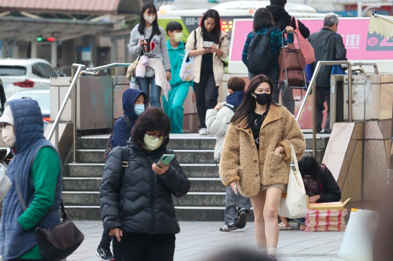 Suhu Boleh Mencecah 30°C, Pakar Amaran: Jangan Terburu-buru Menyimpan Jaket dan Selimut Anda, Gelombang Udara Sejuk Akan Datang Kembali