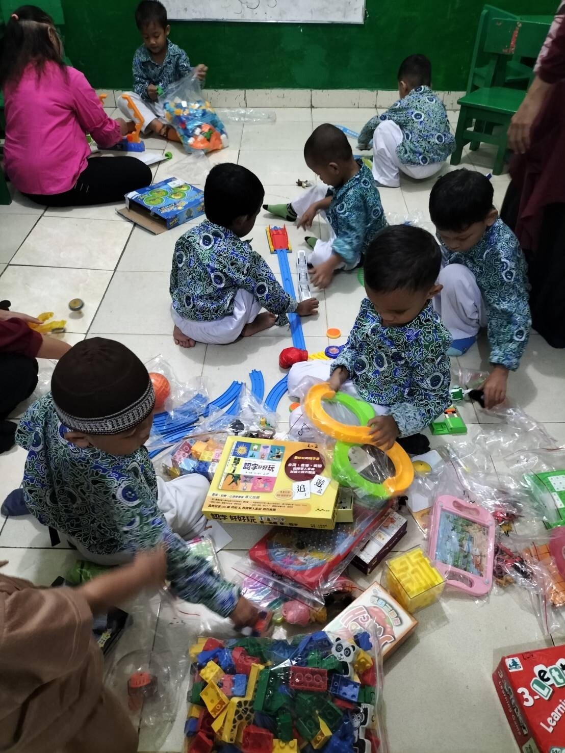 Menghantar alat permainan balik ke kampung halaman, apakah misi di sebaliknya?
